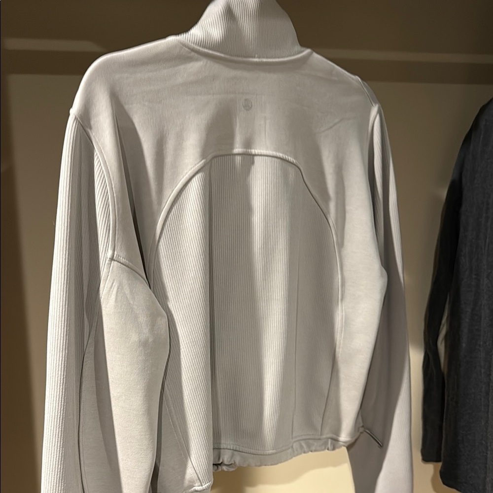 lululemon athletica Light Gray/Cream Half-Zip Cropped Sweatshirt - Picture 4 of 6